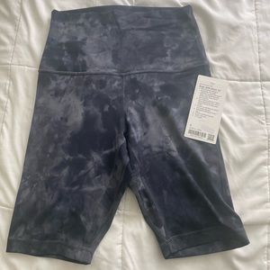 Align SHR Shorts Size 8, Length 10”. Diamond Dye Pitch grey
